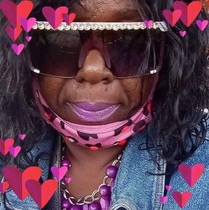 Meet your Posher, Latasha